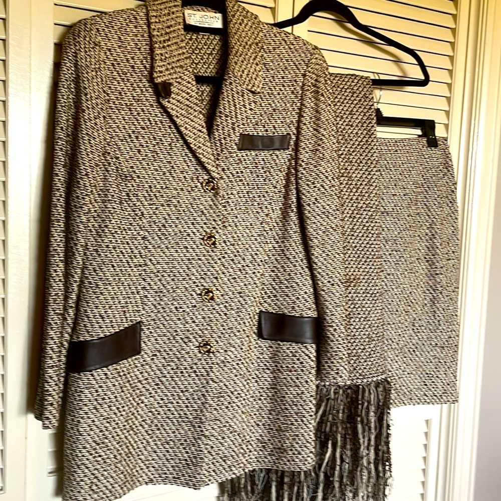 St.John Collection by Marie Gray brown tweed knit skirt suit w/scarf -Size 8